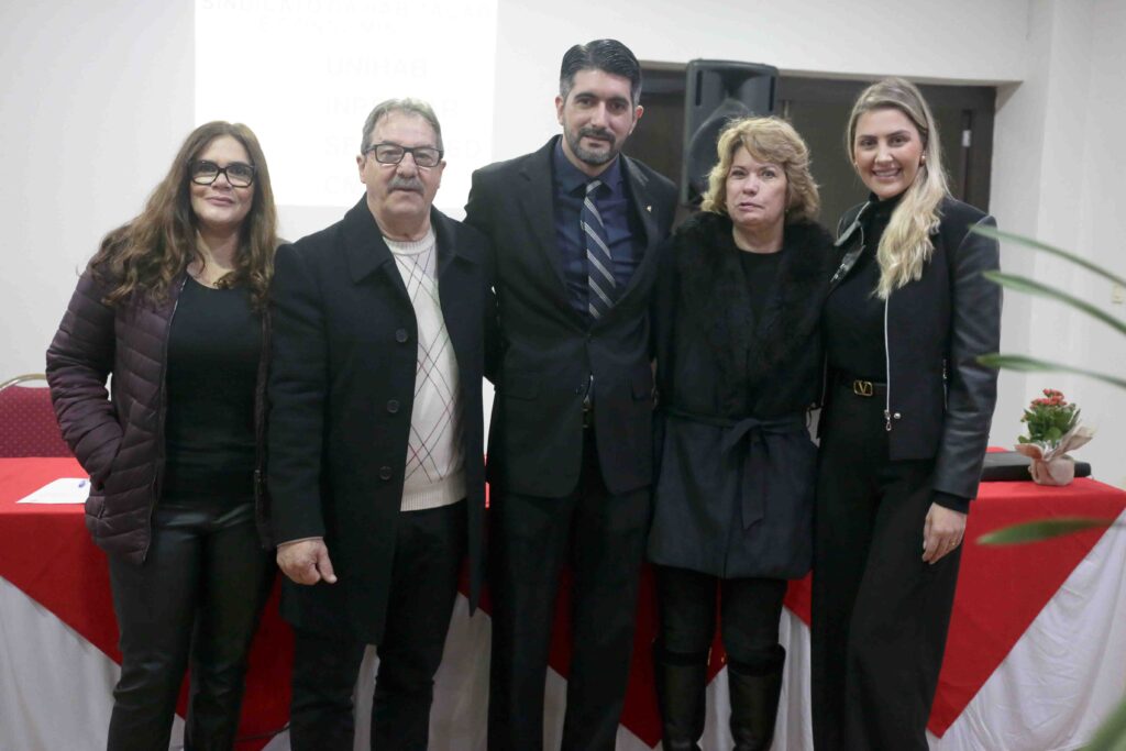 Cássia Regina Piotto de Lira, com Jilson José Pereira, que nesta gestão não ocupará cargos, o vice-presidente empossado, Peter da Luz, a empresária Maria Goreti Azevedo, e a também empresária Daiane Schek.
