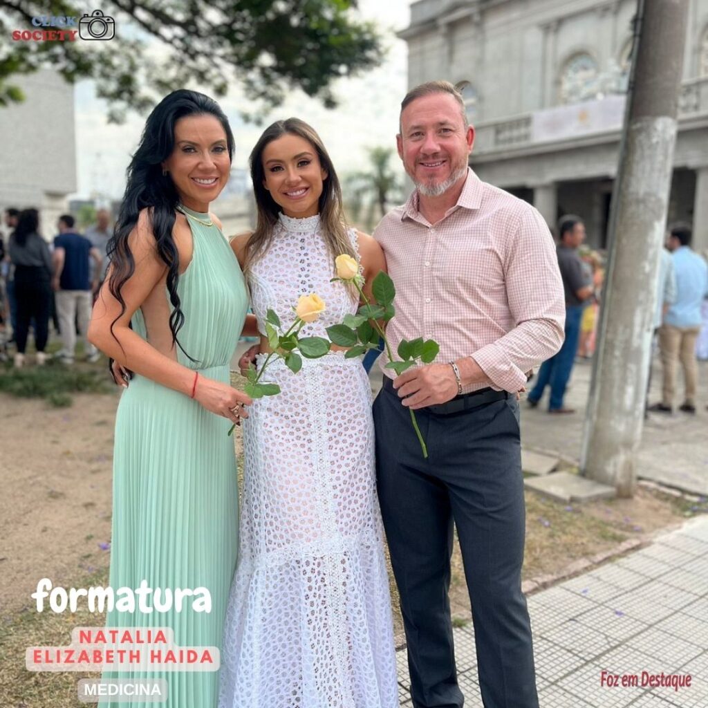 NATALIA HAIDA SE FORMA MÉDICA COM A MAE IVANA PUJOL E O PAI DANIEL HAIDA
