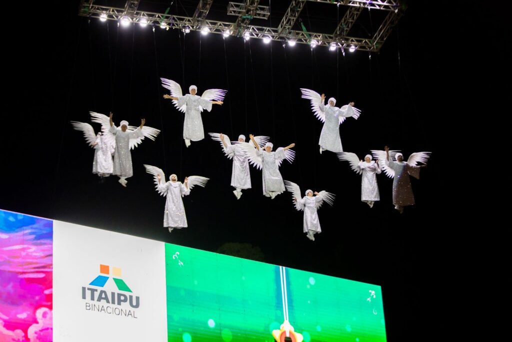 NATAL DE ITAIPU GRAMADÃO 2024 - ABERTURA  ANJOS CORAL DE ITAIPU - ENIO VERRI - ANA HEDLER